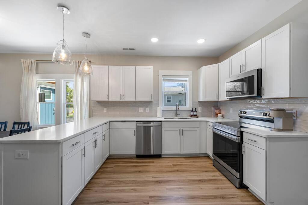 Brand New Cozy Modern Bungalow W/Hot Tub+Movieroom 7 Min From Uptown Charlotte Buitenkant foto
