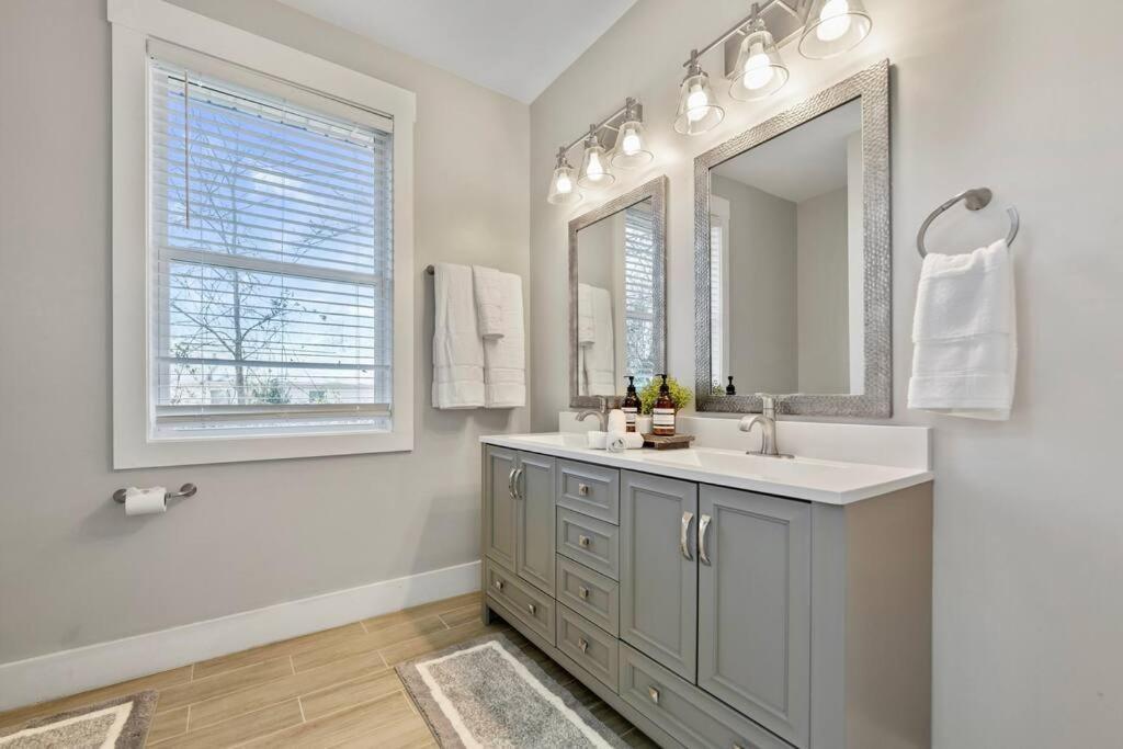 Brand New Cozy Modern Bungalow W/Hot Tub+Movieroom 7 Min From Uptown Charlotte Buitenkant foto