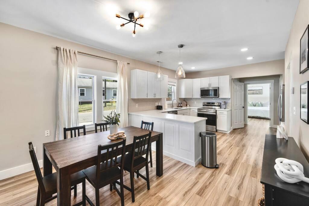 Brand New Cozy Modern Bungalow W/Hot Tub+Movieroom 7 Min From Uptown Charlotte Buitenkant foto