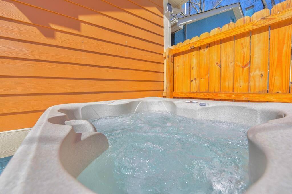 Brand New Cozy Modern Bungalow W/Hot Tub+Movieroom 7 Min From Uptown Charlotte Buitenkant foto
