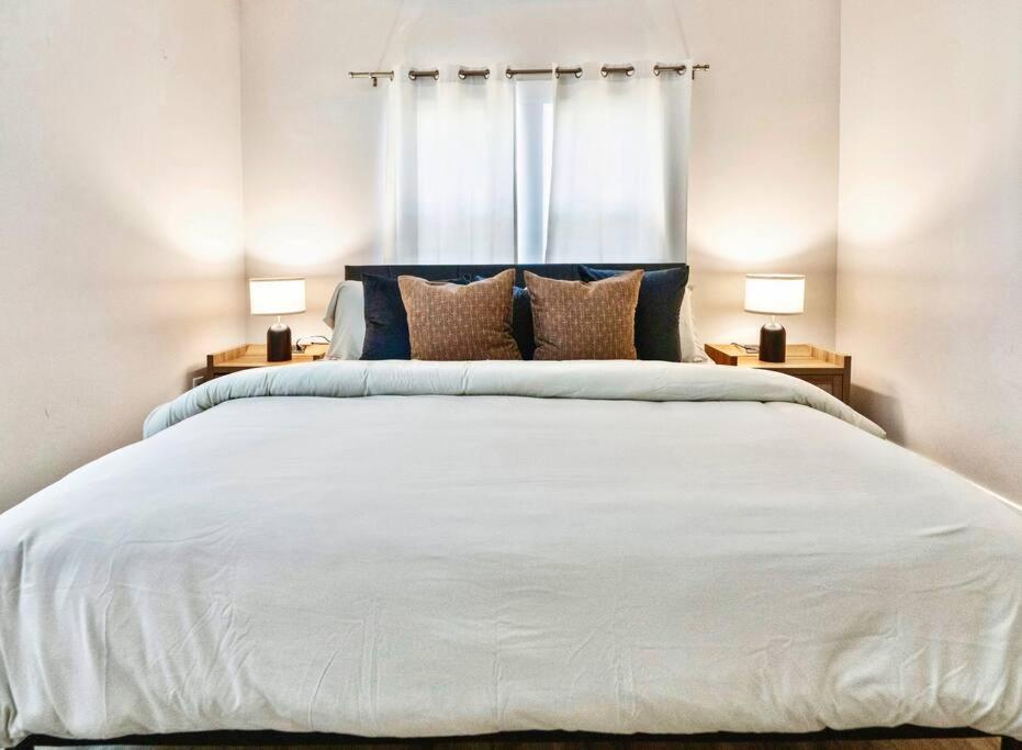 Brand New Cozy Modern Bungalow W/Hot Tub+Movieroom 7 Min From Uptown Charlotte Buitenkant foto