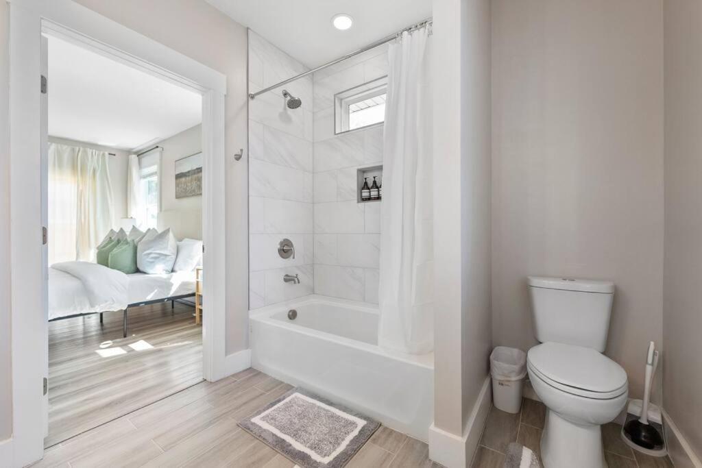 Brand New Cozy Modern Bungalow W/Hot Tub+Movieroom 7 Min From Uptown Charlotte Buitenkant foto
