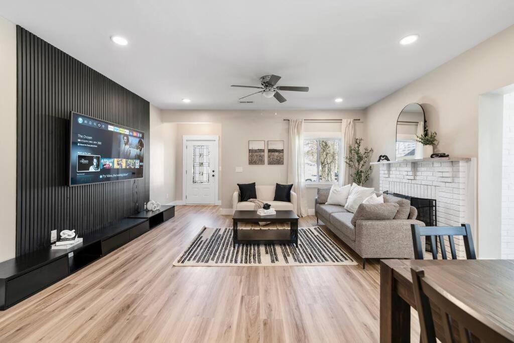 Brand New Cozy Modern Bungalow W/Hot Tub+Movieroom 7 Min From Uptown Charlotte Buitenkant foto