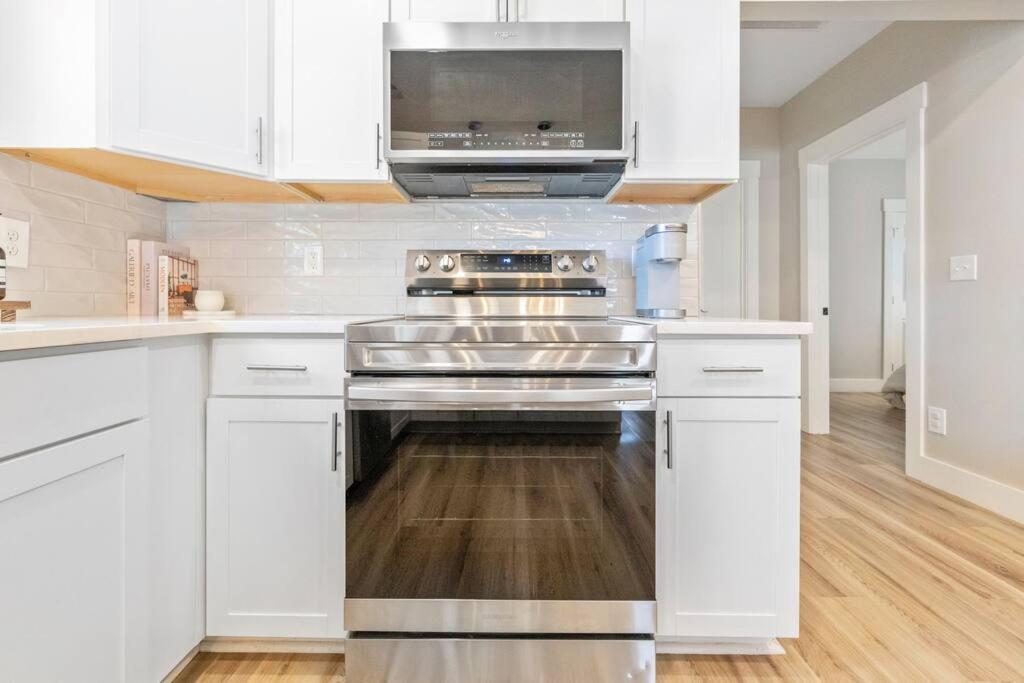 Brand New Cozy Modern Bungalow W/Hot Tub+Movieroom 7 Min From Uptown Charlotte Buitenkant foto