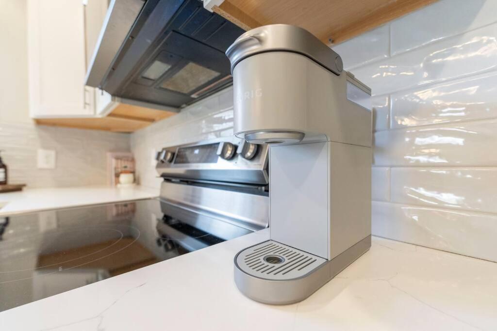 Brand New Cozy Modern Bungalow W/Hot Tub+Movieroom 7 Min From Uptown Charlotte Buitenkant foto