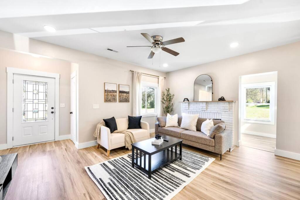 Brand New Cozy Modern Bungalow W/Hot Tub+Movieroom 7 Min From Uptown Charlotte Buitenkant foto
