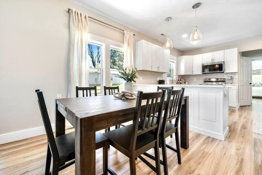Brand New Cozy Modern Bungalow W/Hot Tub+Movieroom 7 Min From Uptown Charlotte Buitenkant foto