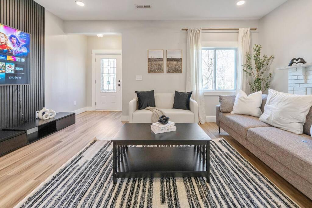 Brand New Cozy Modern Bungalow W/Hot Tub+Movieroom 7 Min From Uptown Charlotte Buitenkant foto